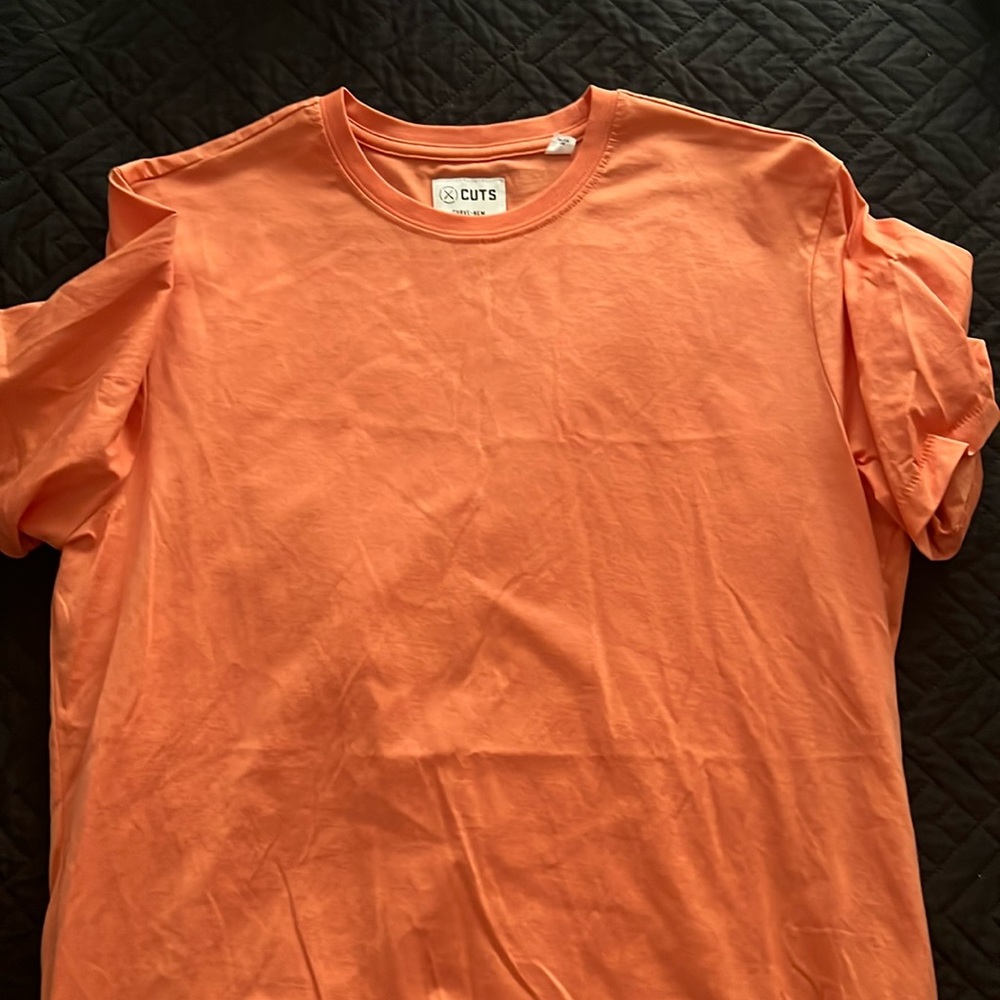 Men’s cuts t-shirt